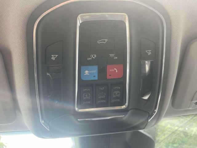 Photo of 2022 Diamond Black Jeep Grand Cherokee L