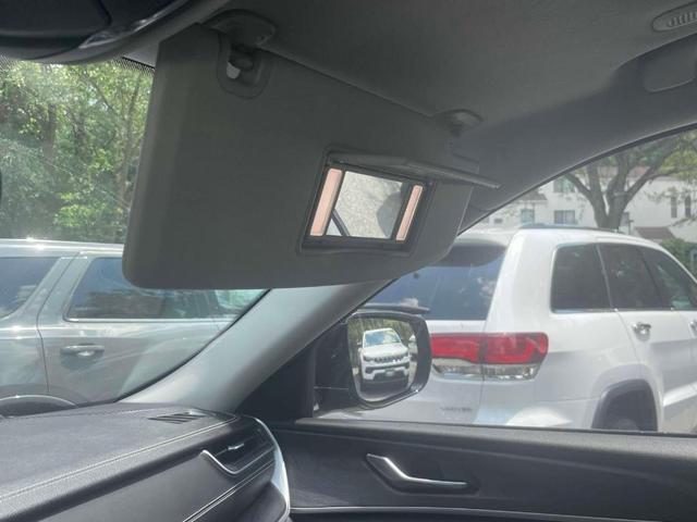 Photo of 2022 Diamond Black Jeep Grand Cherokee L