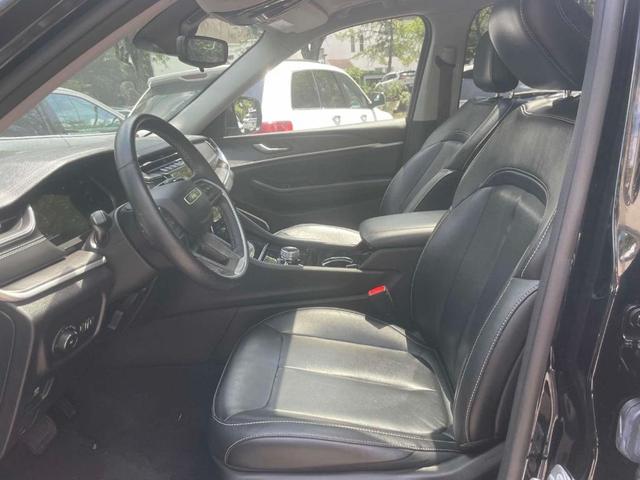 Photo of 2022 Diamond Black Jeep Grand Cherokee L