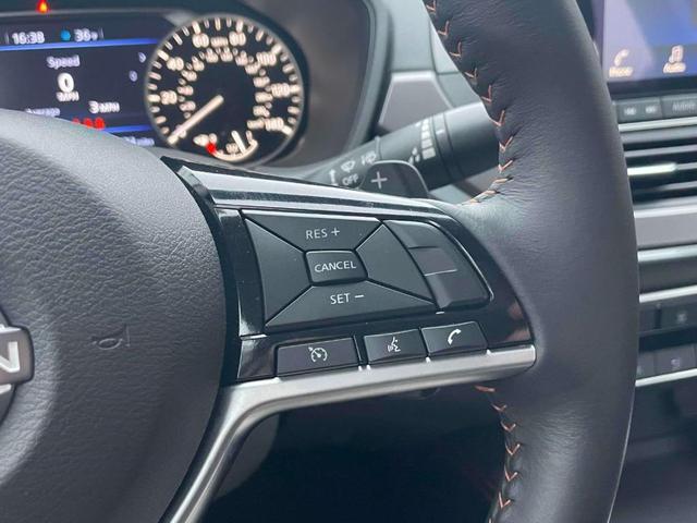 Photo of 2025 Glacier White Nissan Altima