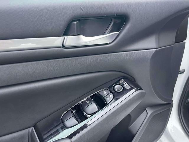 Photo of 2025 Glacier White Nissan Altima