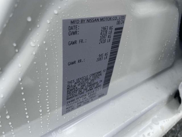 Photo of 2025 Glacier White Nissan Altima