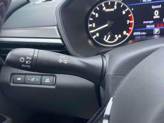 Photo of 2025 Glacier White Nissan Altima