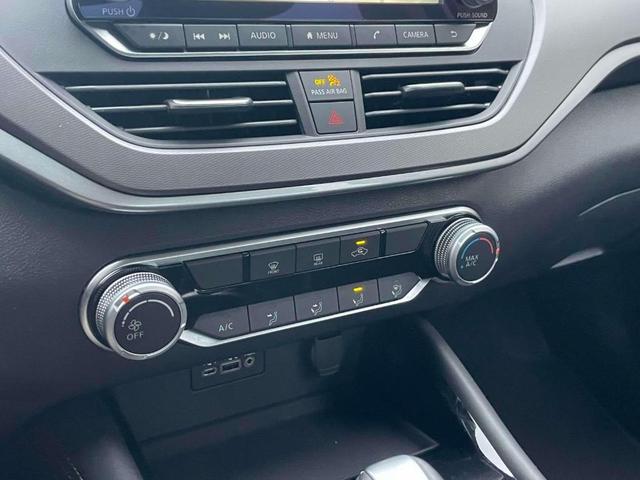 Photo of 2025 Glacier White Nissan Altima