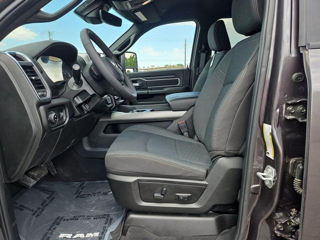 Photo of 2025 Granite Crystal Metallic Clearcoat RAM 2500