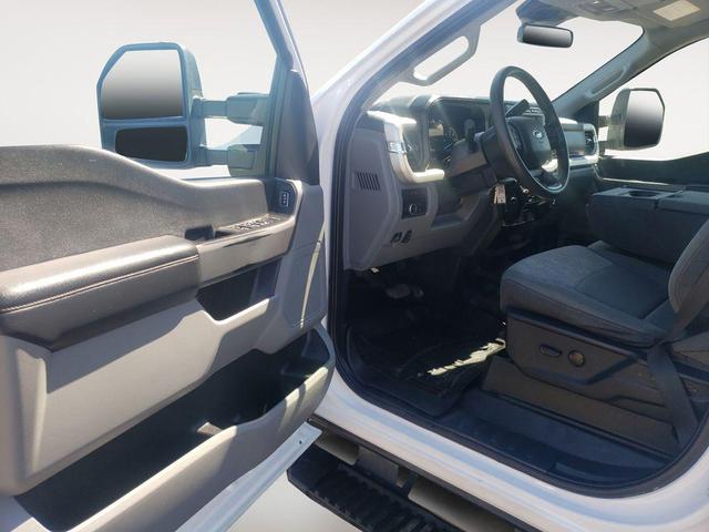 Photo of 2023 Oxford White Ford F-350