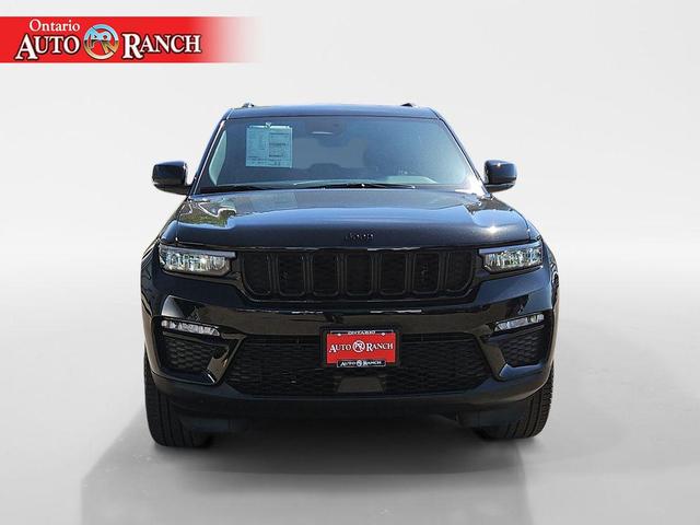 Photo of 2025 Diamond Black Crystal Pearlcoat Jeep Grand Cherokee