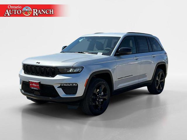 Photo of 2025 Silver Zynith Jeep Grand Cherokee