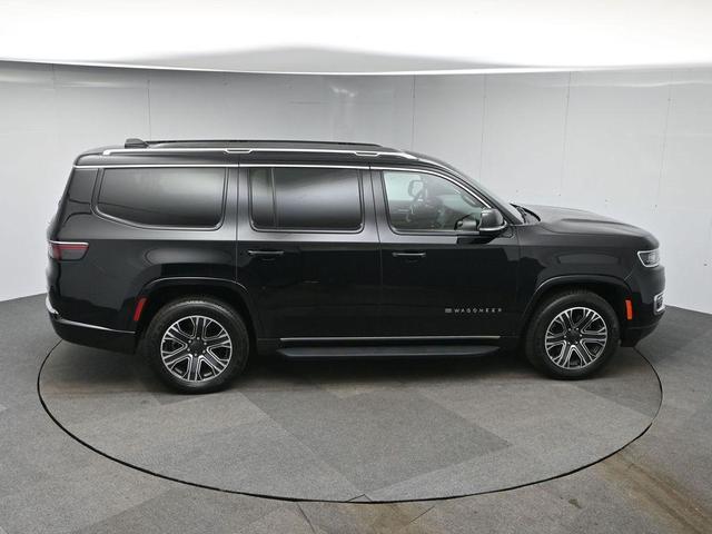 Photo of 2023 Diamond Black Crystal Pearlcoat Jeep Wagoneer