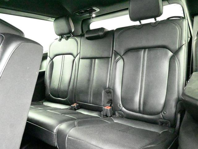 Photo of 2023 Diamond Black Crystal Pearlcoat Jeep Wagoneer