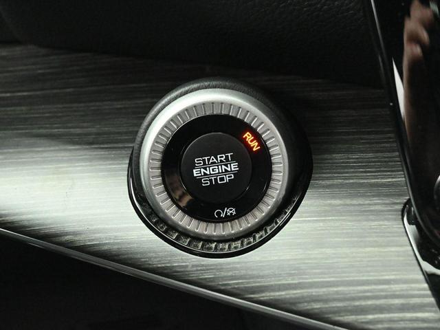 Photo of 2023 Diamond Black Crystal Pearlcoat Jeep Wagoneer