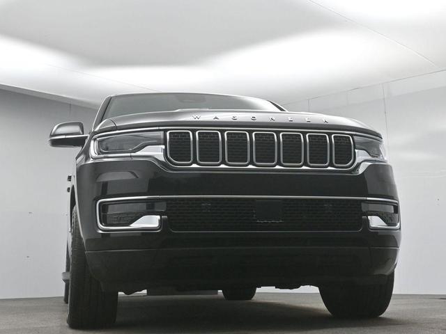 Photo of 2023 Diamond Black Crystal Pearlcoat Jeep Wagoneer