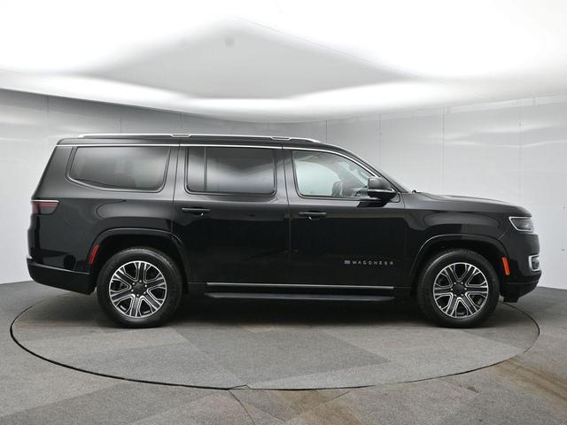 Photo of 2023 Diamond Black Crystal Pearlcoat Jeep Wagoneer