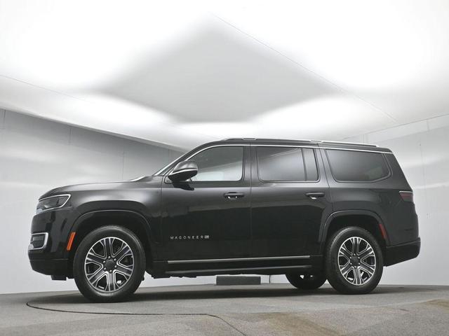 Photo of 2023 Diamond Black Crystal Pearlcoat Jeep Wagoneer