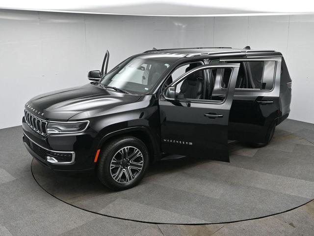 Photo of 2023 Diamond Black Crystal Pearlcoat Jeep Wagoneer