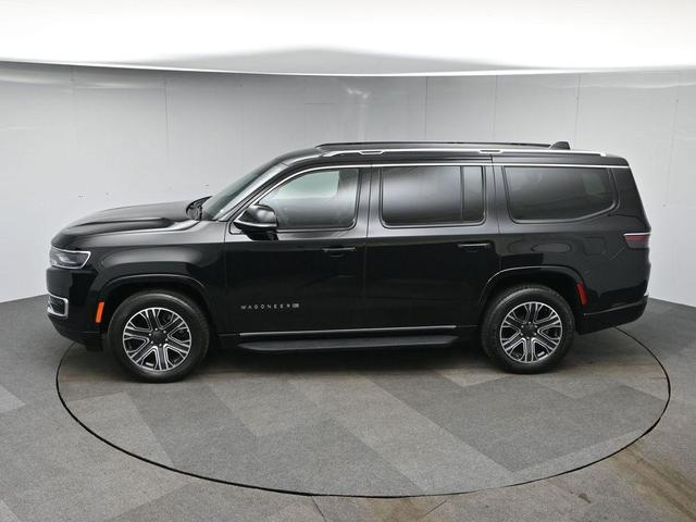 Photo of 2023 Diamond Black Crystal Pearlcoat Jeep Wagoneer