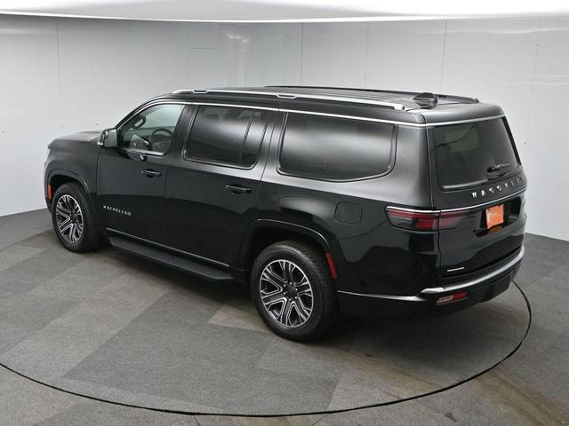 Photo of 2023 Diamond Black Crystal Pearlcoat Jeep Wagoneer