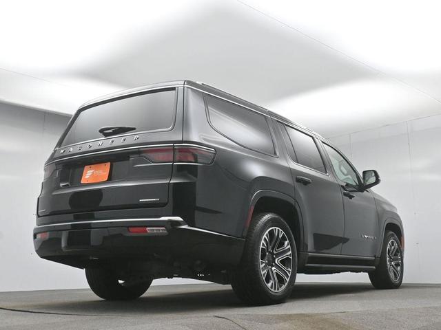 Photo of 2023 Diamond Black Crystal Pearlcoat Jeep Wagoneer