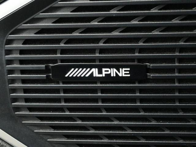 Photo of 2023 Diamond Black Crystal Pearlcoat Jeep Wagoneer