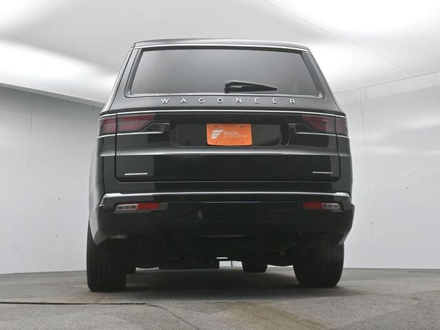 Photo of 2023 Diamond Black Crystal Pearlcoat Jeep Wagoneer