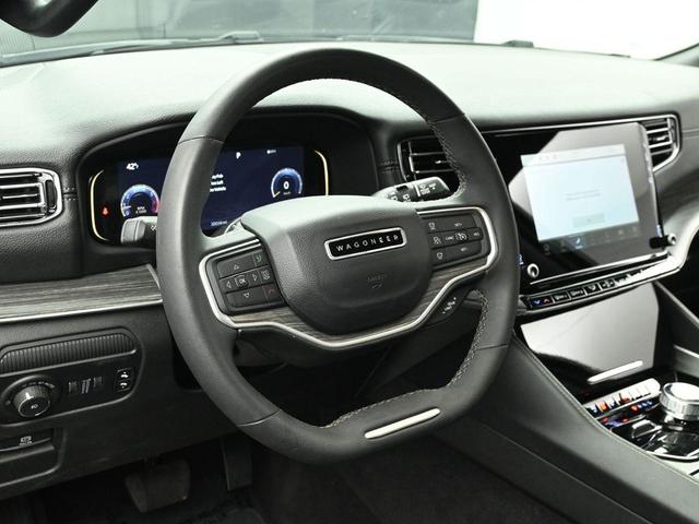 Photo of 2023 Diamond Black Crystal Pearlcoat Jeep Wagoneer