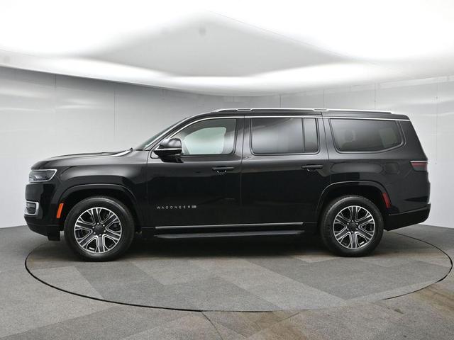 Photo of 2023 Diamond Black Crystal Pearlcoat Jeep Wagoneer