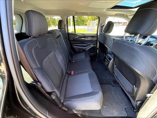 Photo of 2022 Diamond Black Jeep Grand Cherokee