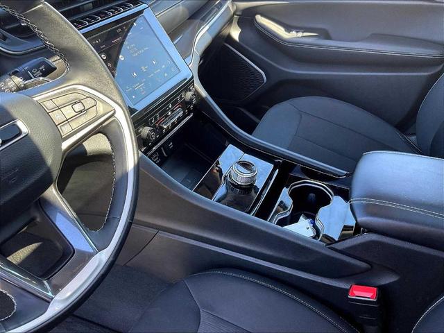 Photo of 2022 Diamond Black Jeep Grand Cherokee