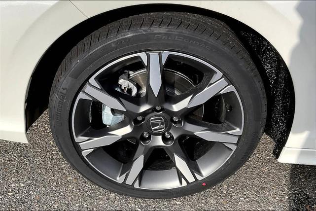 Photo of 2025 White Honda Civic Hybrid