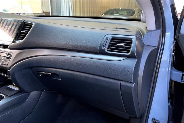 Photo of 2022 Sonic Gray Pearl Honda Pilot