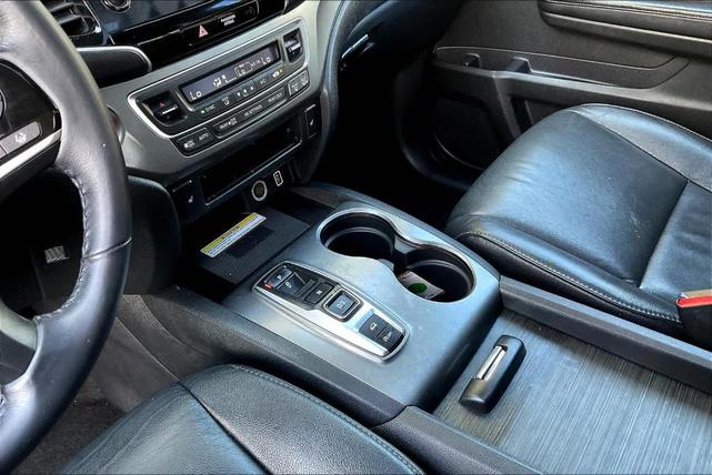 Photo of 2022 Sonic Gray Pearl Honda Pilot
