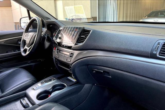 Photo of 2022 Sonic Gray Pearl Honda Pilot