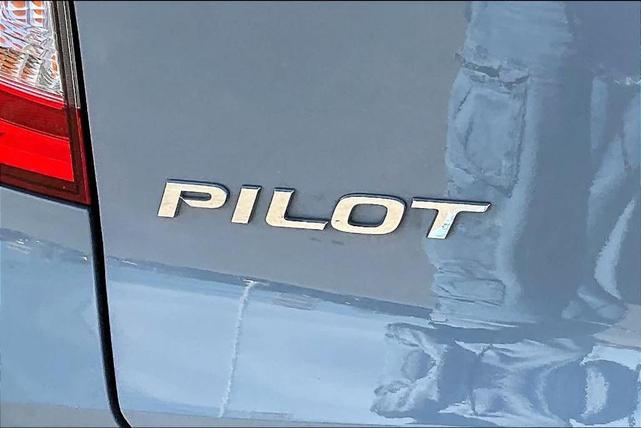 Photo of 2022 Sonic Gray Pearl Honda Pilot