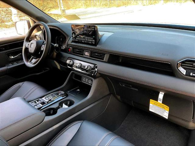 Photo of 2025 Blue Honda Pilot