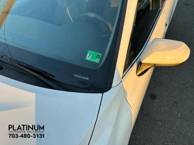 Photo of 2018 White Toyota Camry