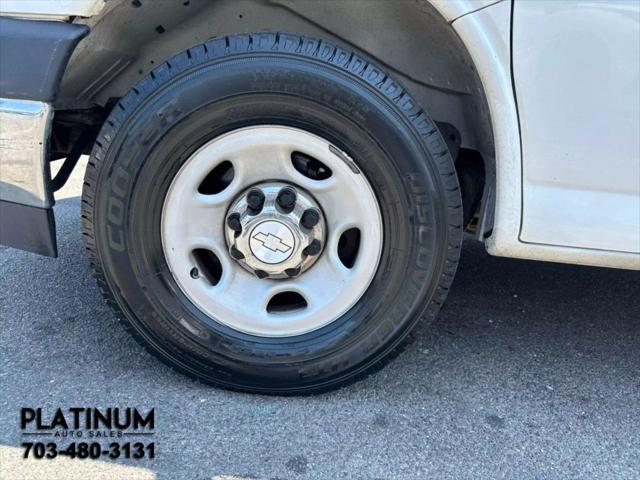 Photo of 2018 White Chevrolet Express 3500