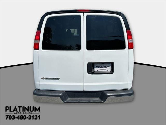 Photo of 2018 White Chevrolet Express 3500