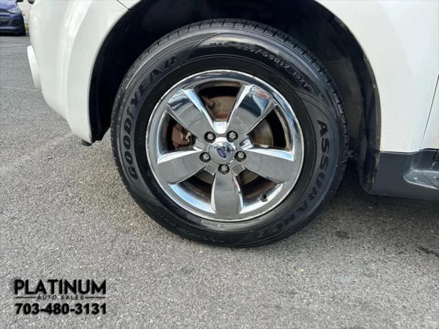 Photo of 2008 White Ford Escape