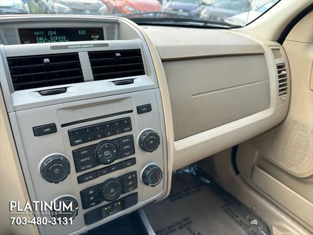 Photo of 2008 White Ford Escape