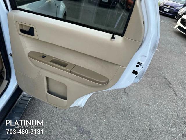 Photo of 2008 White Ford Escape