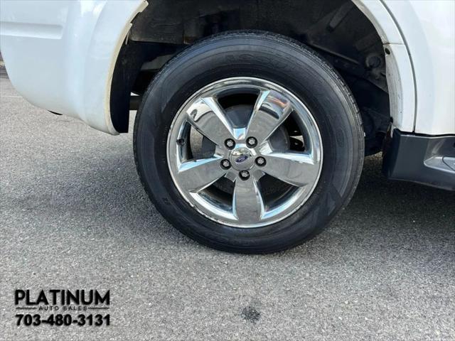 Photo of 2008 White Ford Escape
