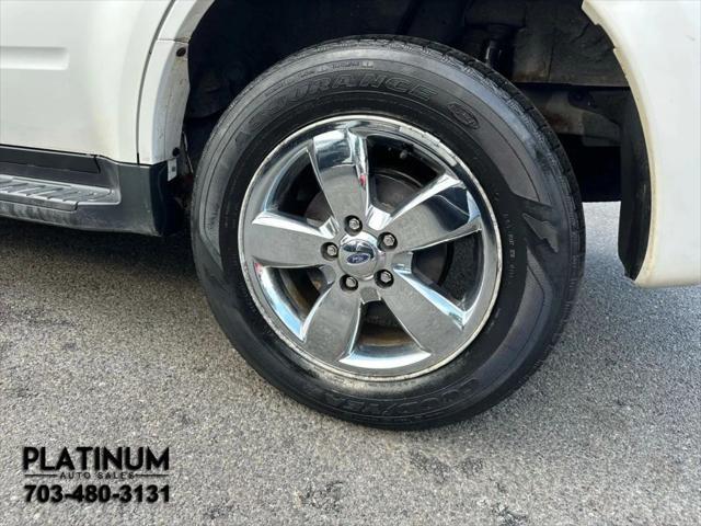 Photo of 2008 White Ford Escape