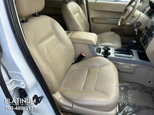 Photo of 2008 White Ford Escape
