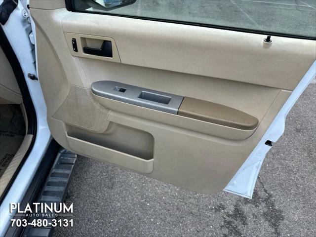 Photo of 2008 White Ford Escape