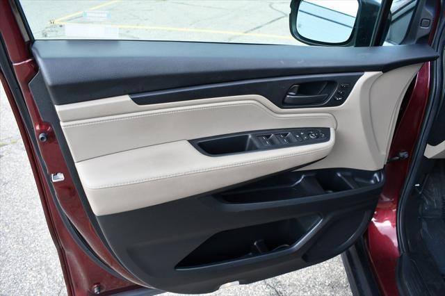 Photo of 2019 Deep Scarlet Pearl Honda Odyssey