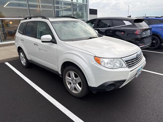 Photo of 2009 Satin White Pearl Subaru Forester