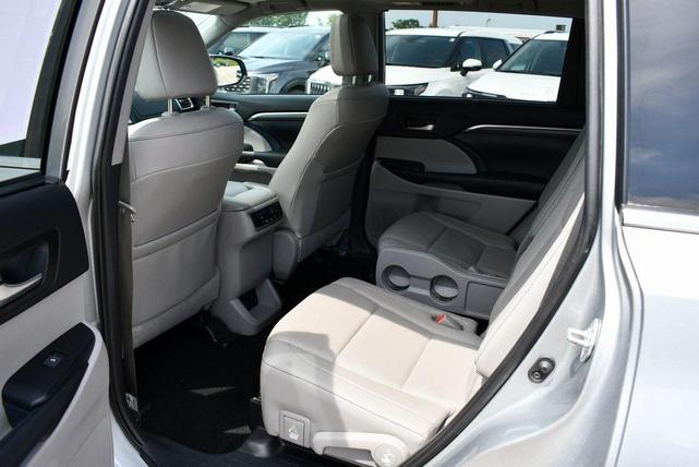 Photo of 2019 Celestial Silver Metallic Toyota Highlander