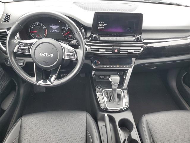 Photo of 2023 Cherry Black Kia Seltos