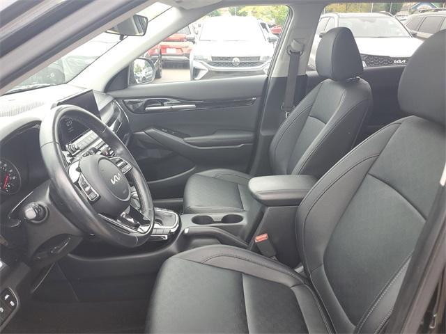 Photo of 2023 Cherry Black Kia Seltos