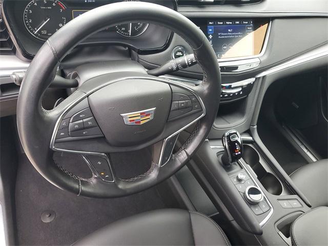 Photo of 2023 Crystal White Tri-Coat Cadillac XT5